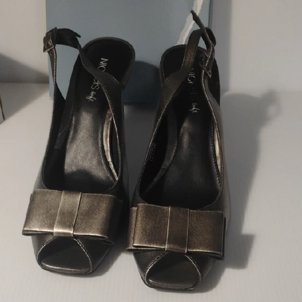 Nickels Soft Pewter Peeptoe Heels With Bow NEW IN BOX size 7.5 - Picture 1 of 9